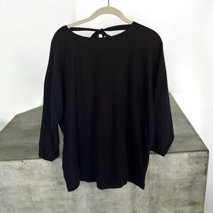 Chico's Women's Black Tie Back Lightweight Knit Sweater Size‎ 2